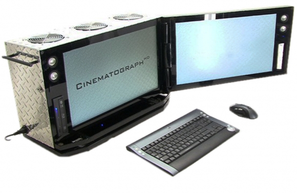 كۆمپیوتەرێكی سەرمێز و دوو شاشەی جیاواز